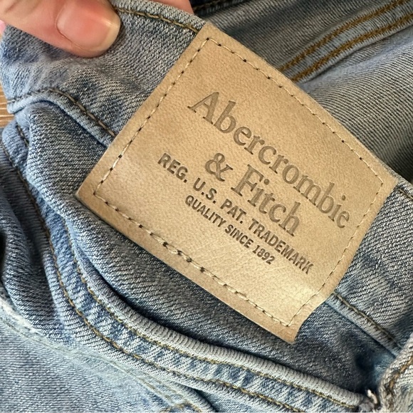 Abercrombie & Fitch Men’s Slim Taper Stretch Distressed Denim Jeans Sz 32 GUC - Picture 7 of 9
